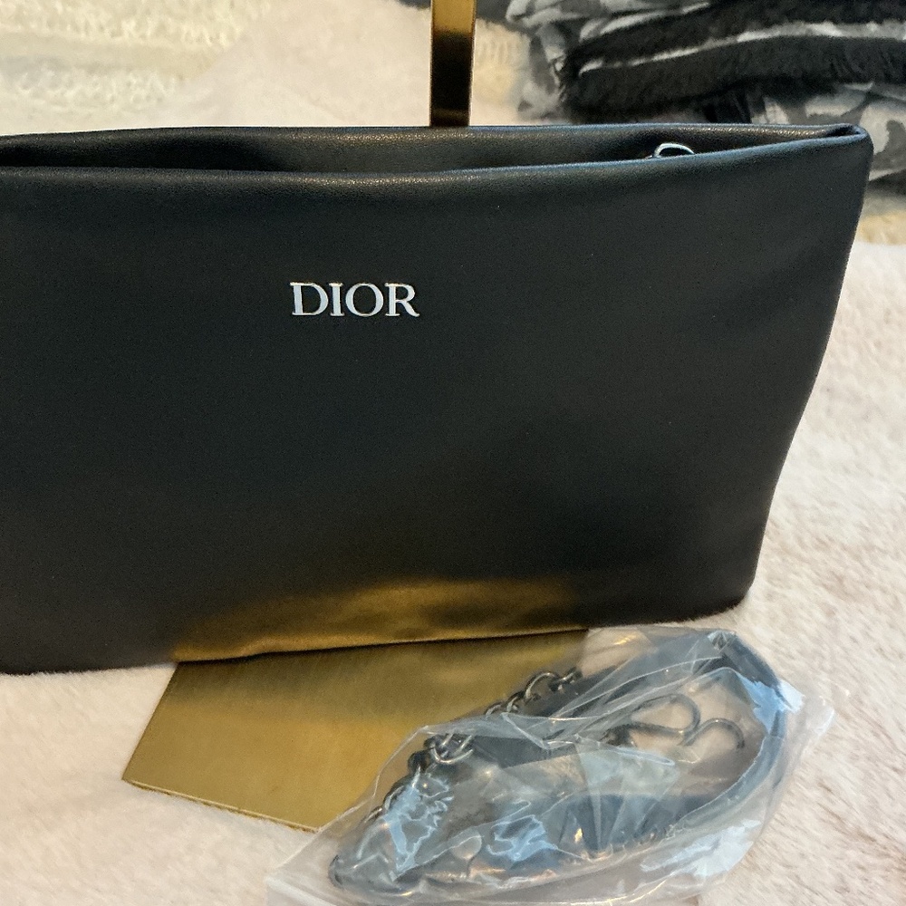 GWP DIOR BEAUTE POUCH WITH CROSSBODY CHAIN  LAST ONE